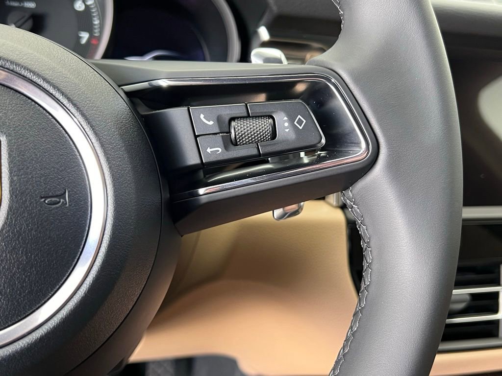 Used 2026 Porsche Macan AWD/4WD image 9