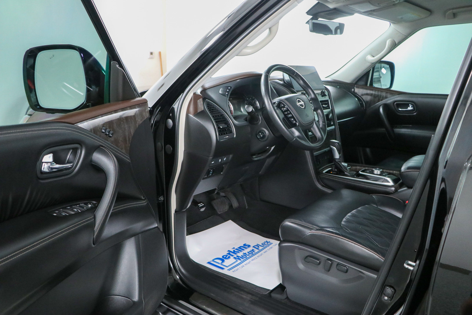 Used 2021 Nissan Armada Platinum w/ Captain's Chairs Package AWD/4WD image 3