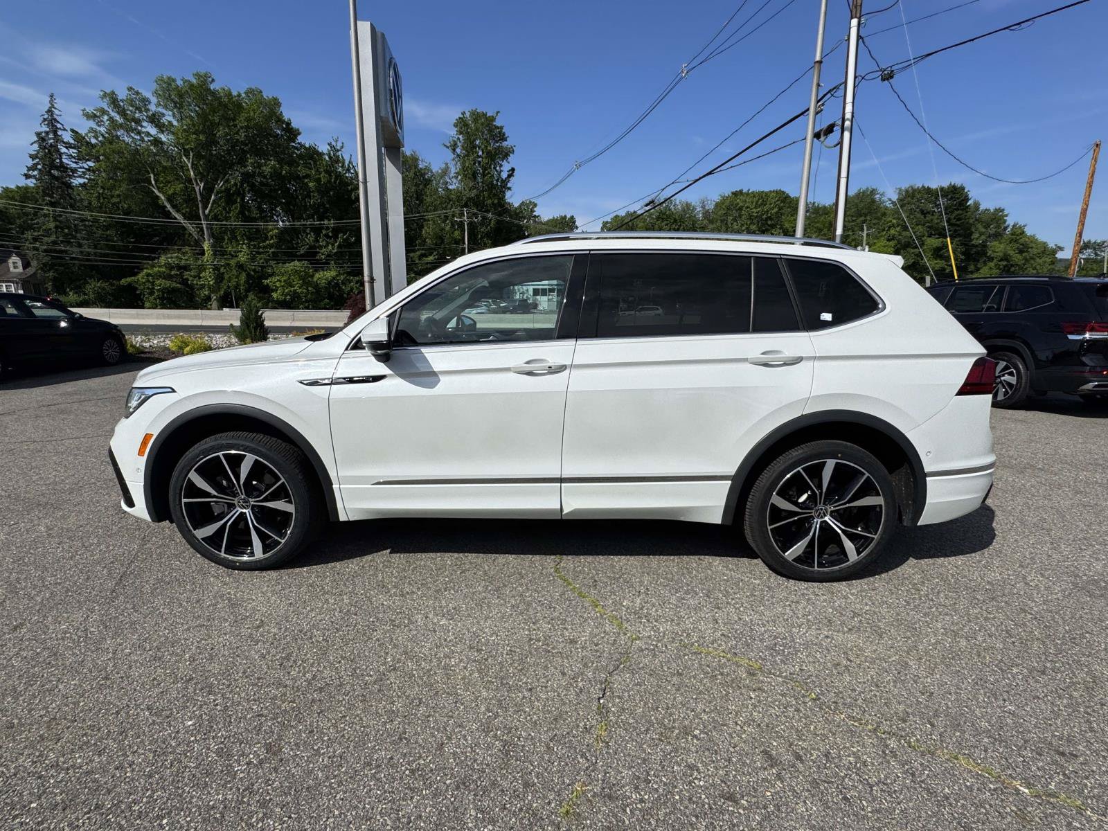 Certified 2024 Volkswagen Tiguan SEL R-Line AWD/4WD image 5