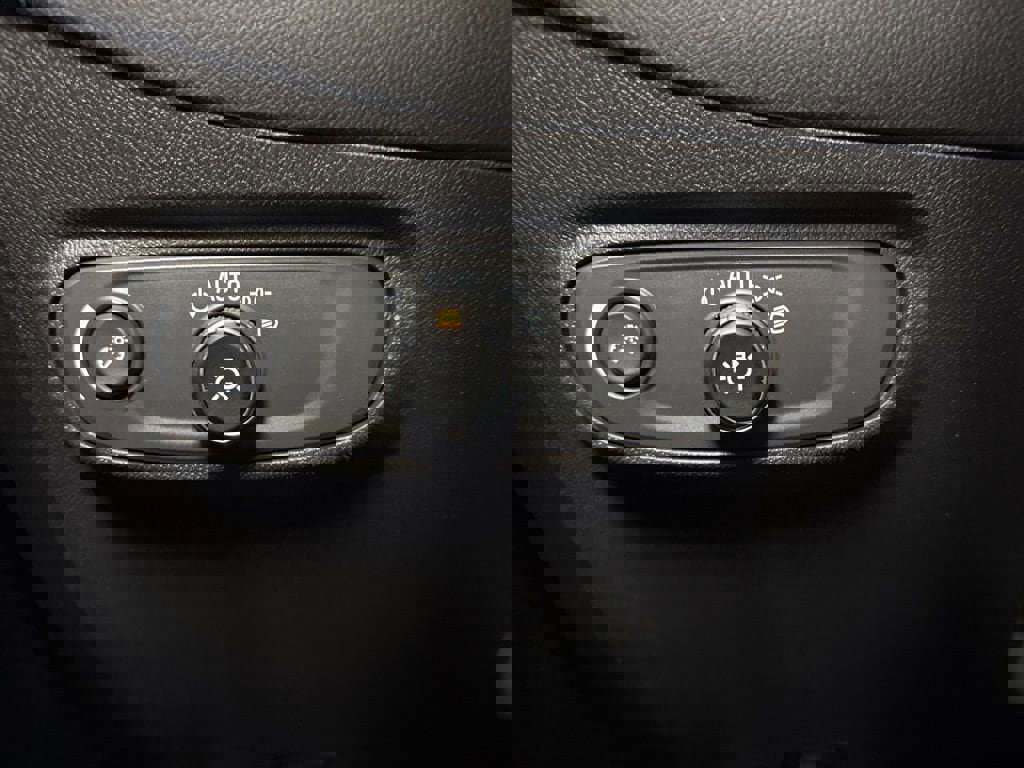 Used 2023 Chevrolet Equinox LT w/ LPO, Floor Liner Package image 24