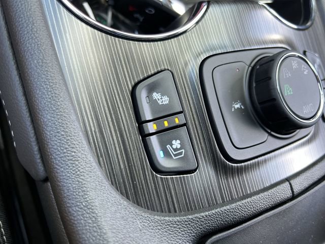 Used 2023 GMC Acadia SLT w/ Preferred Package image 16