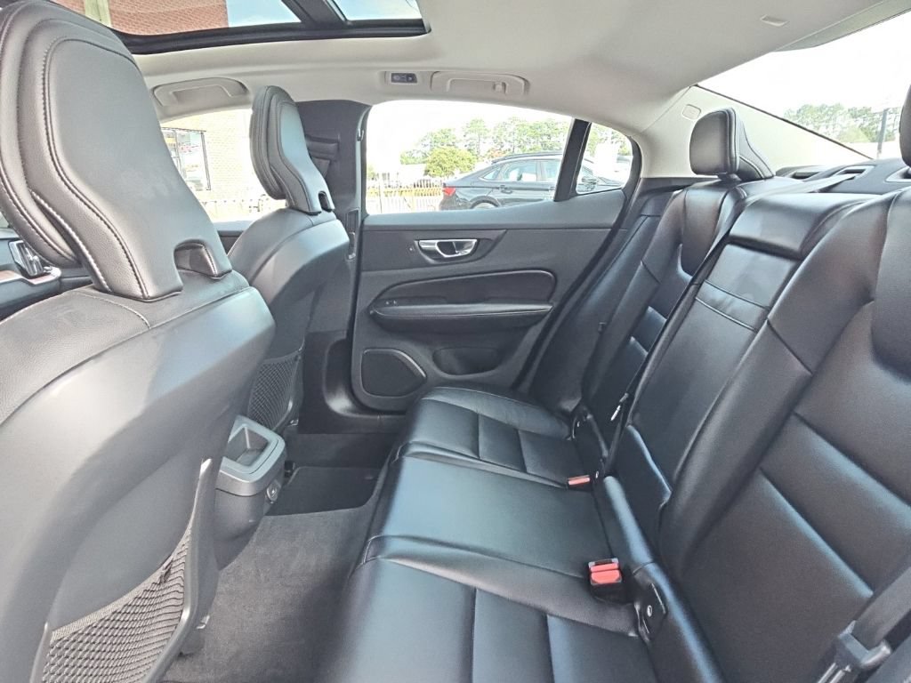 Used 2021 Volvo S60 T5 Momentum w/ Premium Package FWD image 27