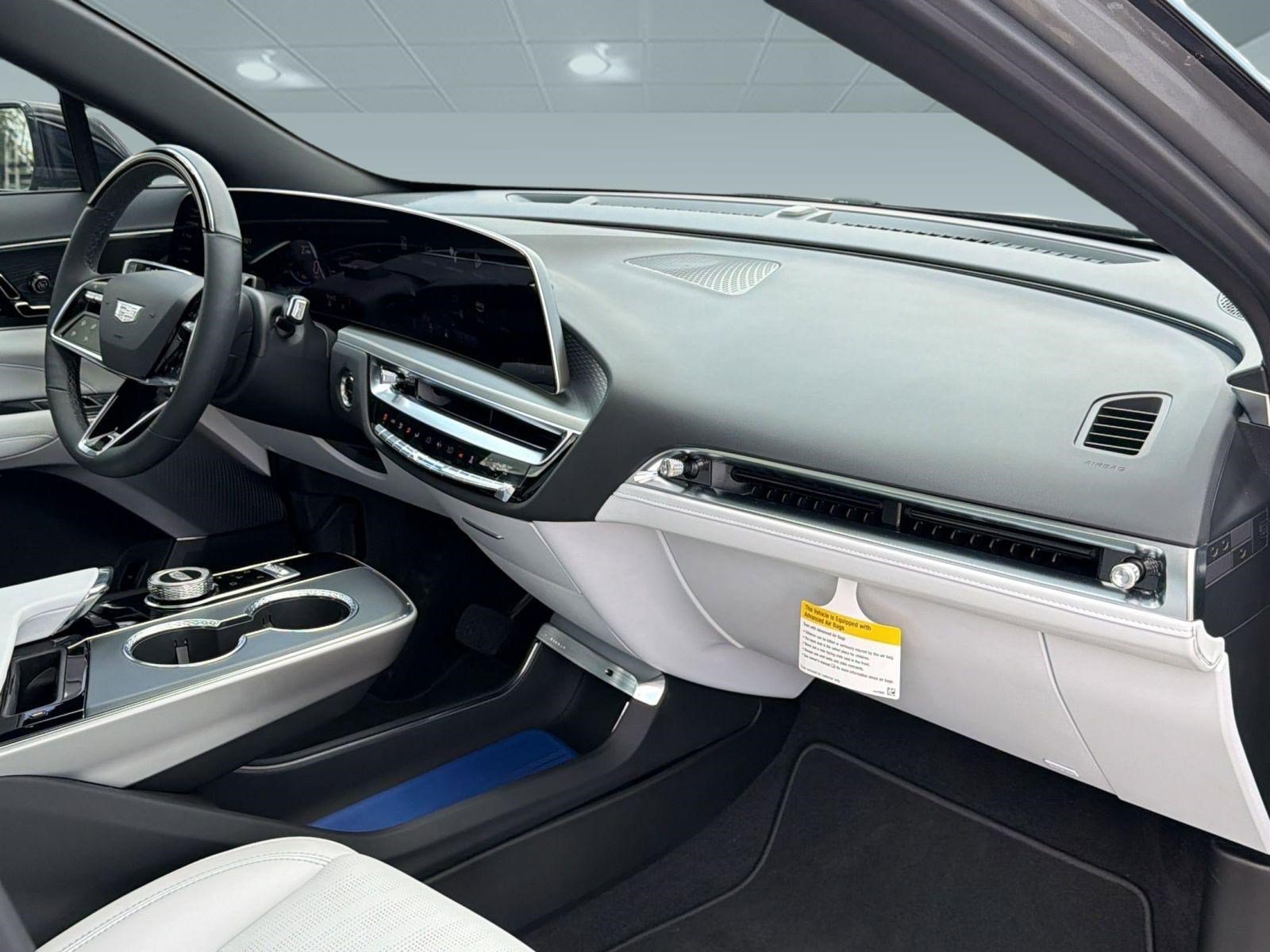 New 2025 Cadillac Lyriq Luxury RWD image 28