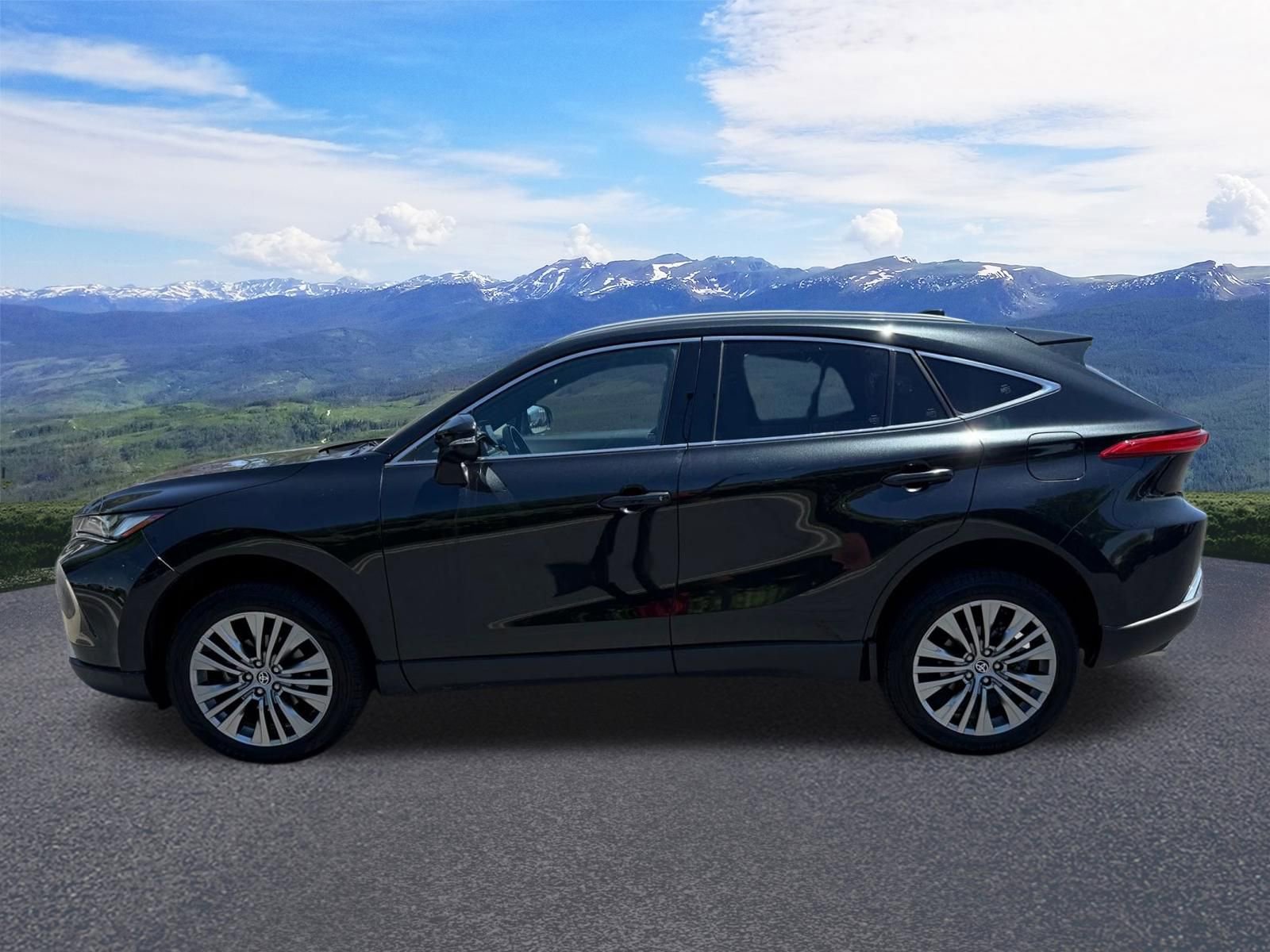 Used 2024 Toyota Venza Limited AWD/4WD image 2