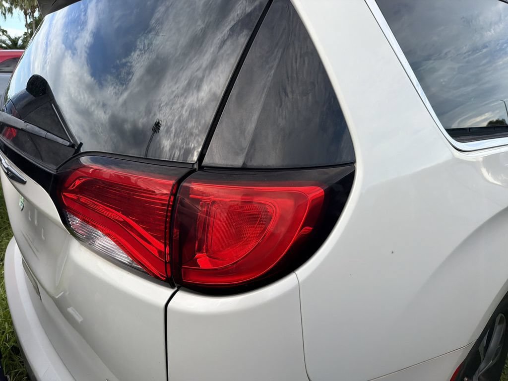 Used 2017 Chrysler Pacifica Limited FWD image 10