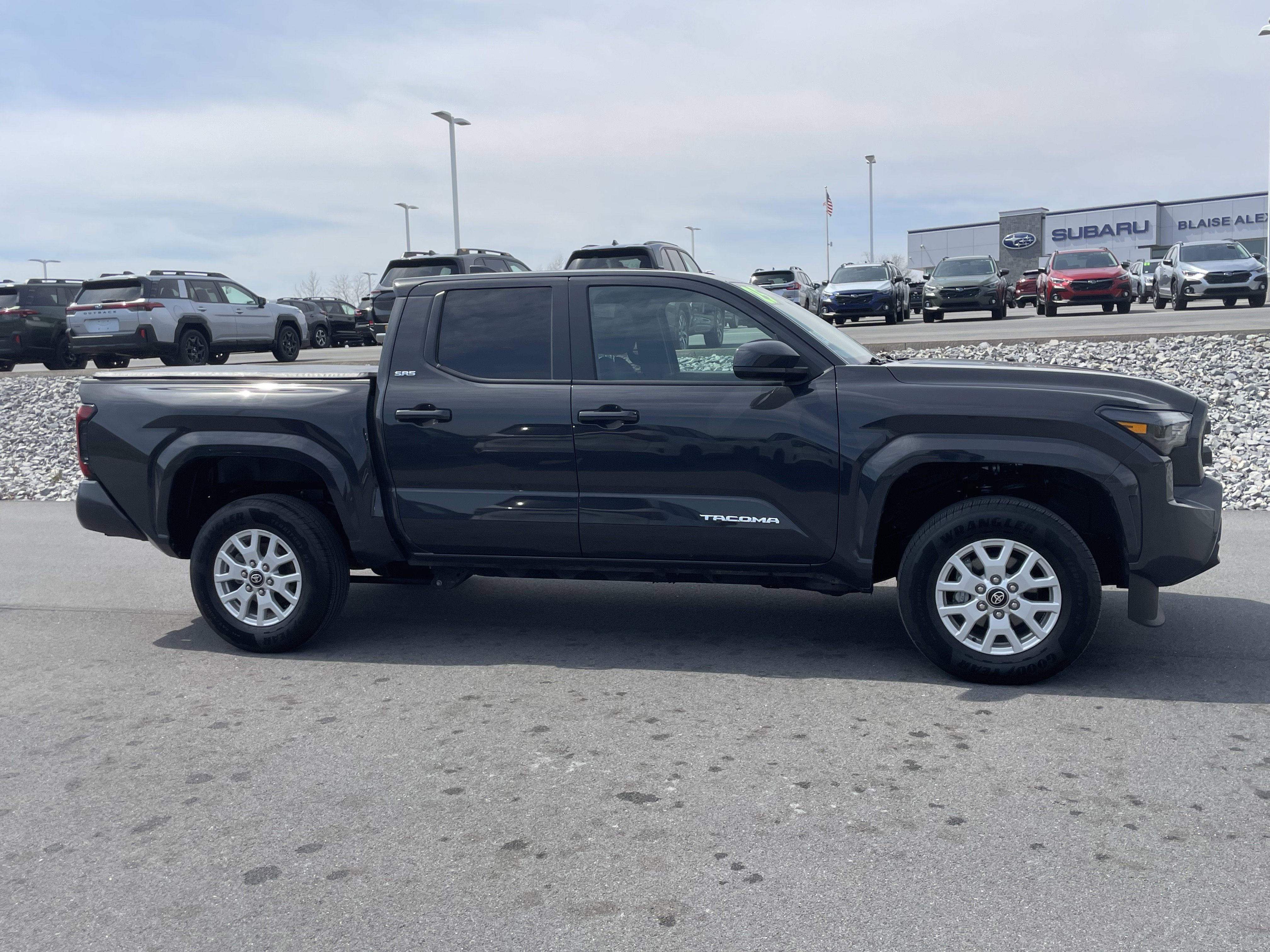 Used 2025 Toyota Tacoma SR5 AWD/4WD video 2
