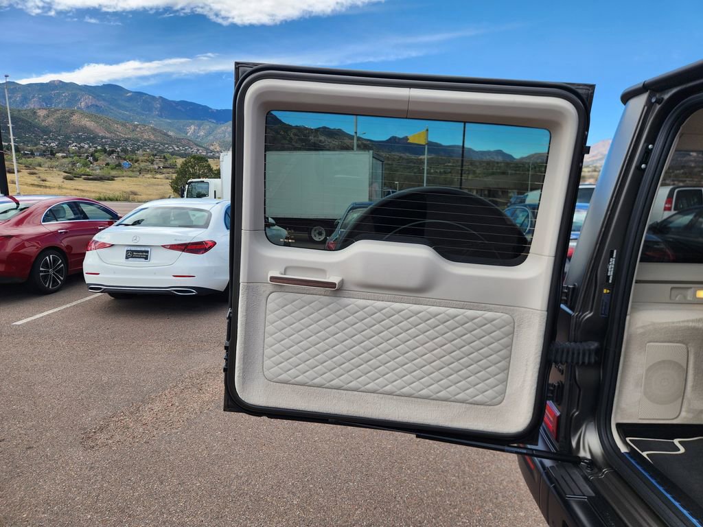 Used 2025 Mercedes-Benz G 550 image 10