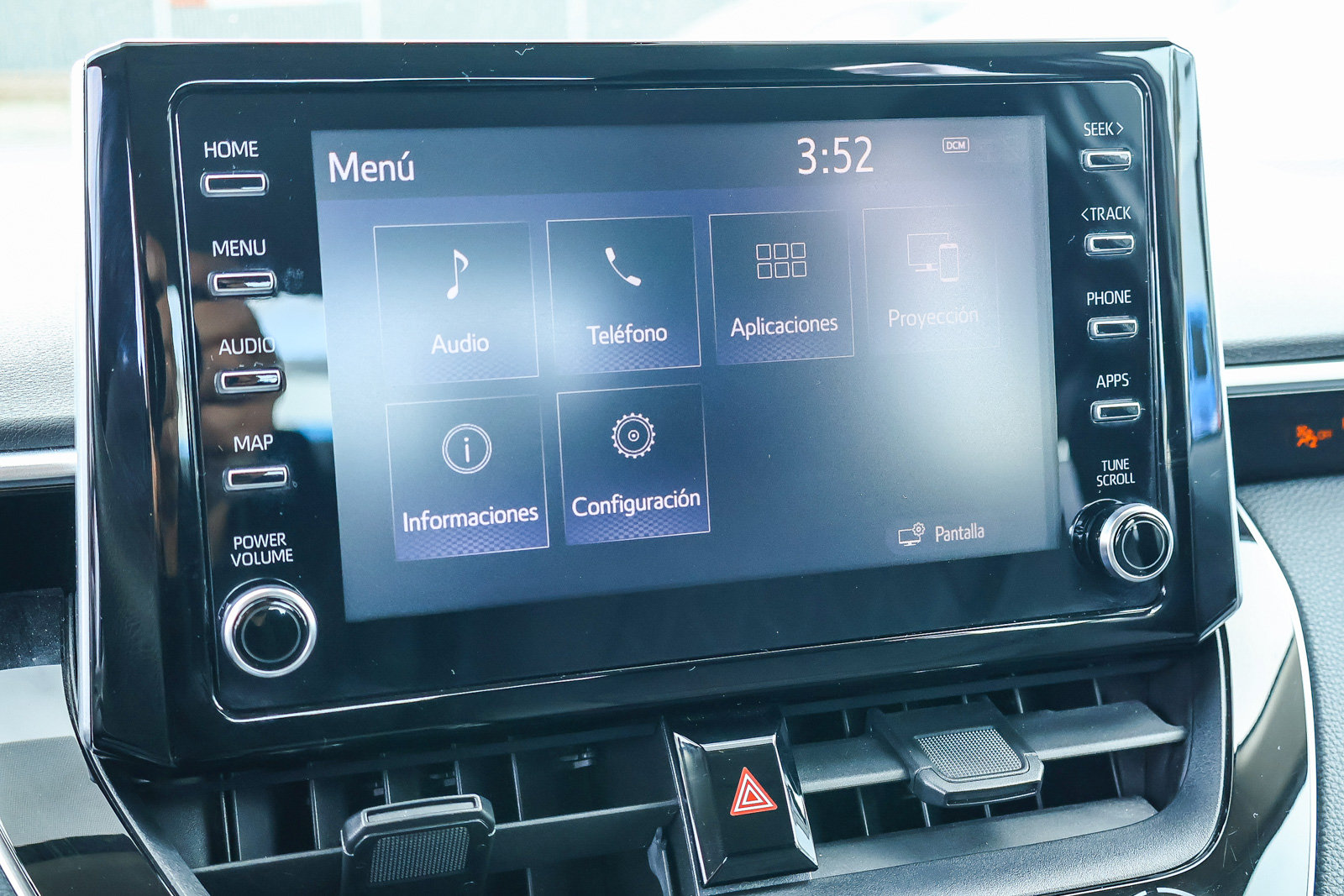 Used 2020 Toyota Corolla LE FWD image 4