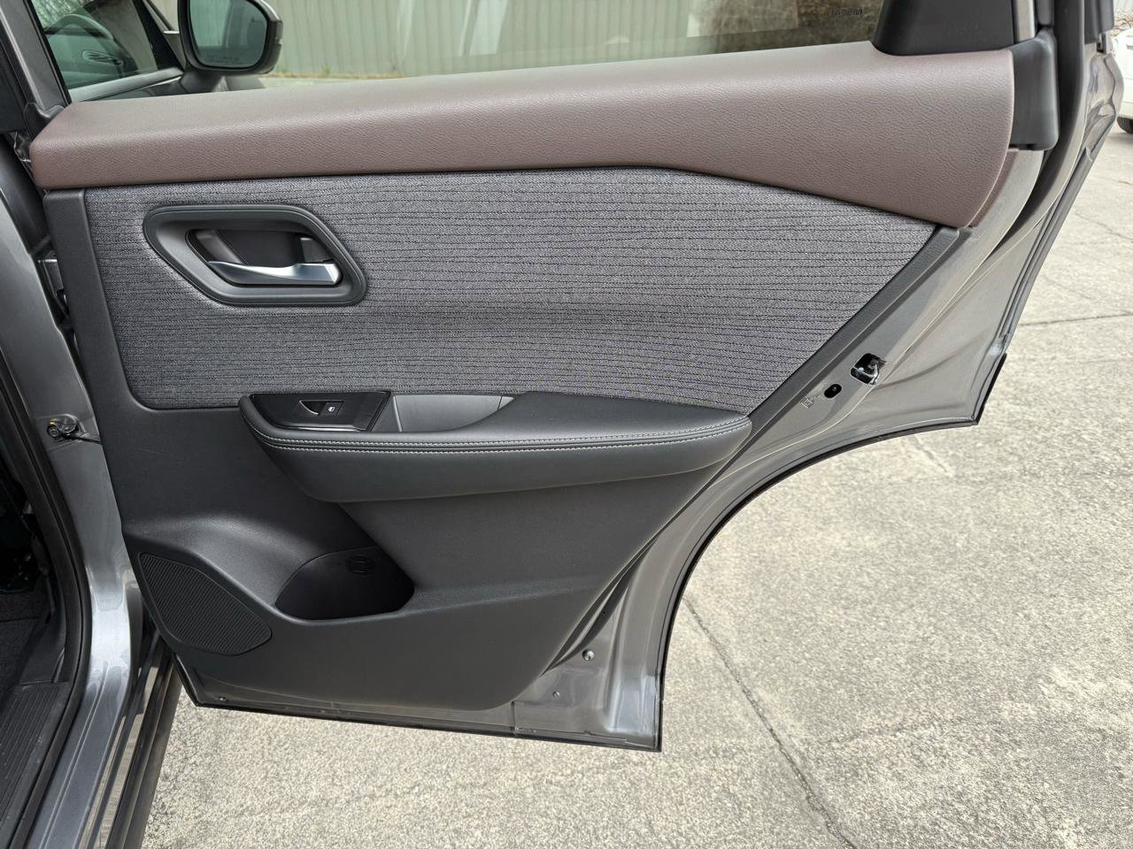 Used 2021 Nissan Rogue SV image 30