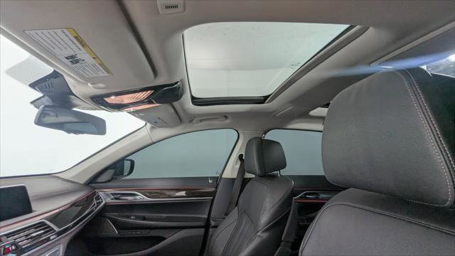 Used 2020 BMW 740i image 14