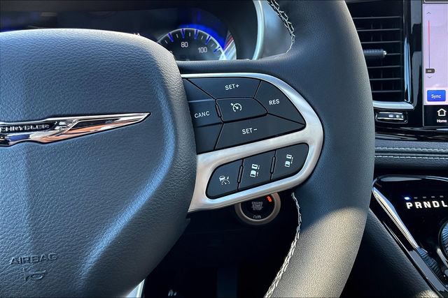 New 2025 Chrysler Pacifica Select AWD/4WD image 46