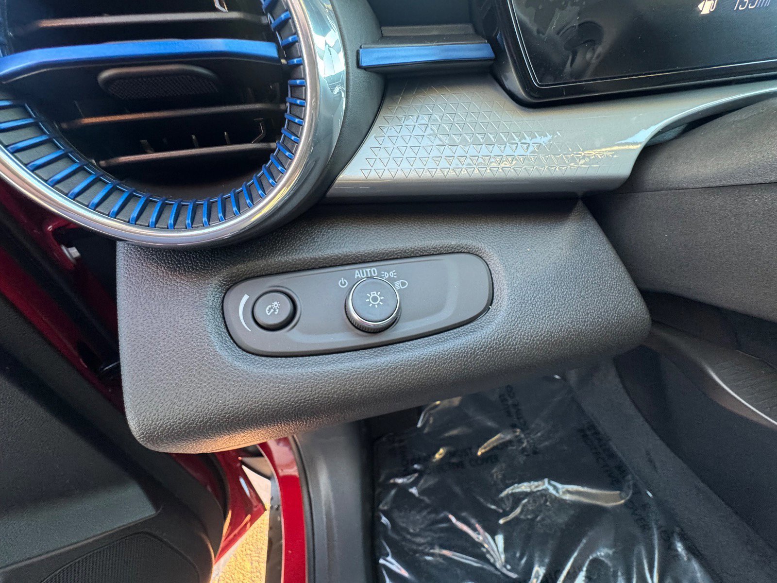 New 2026 Chevrolet Trax LT w/ Driver Confidence Package image 19