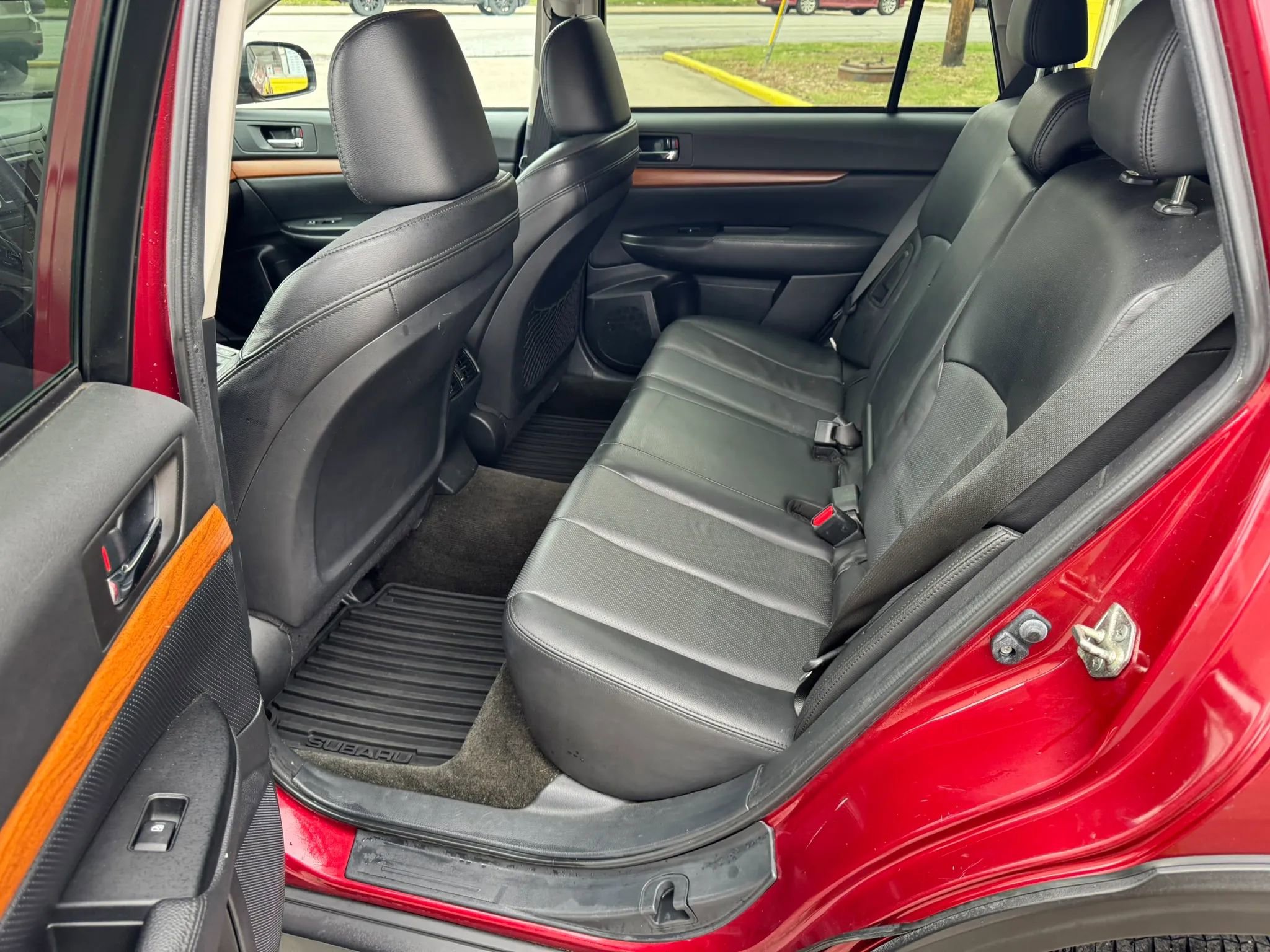 Used 2014 Subaru Outback 2.5i Limited w/ Moonroof Package AWD/4WD image 19