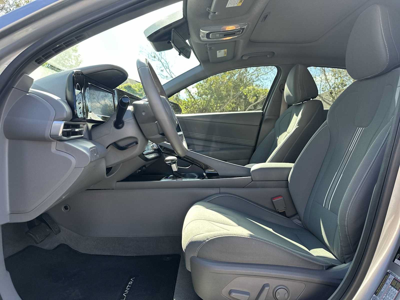 Used 2022 Hyundai Elantra SEL w/ Convenience + Premium Package FWD image 15