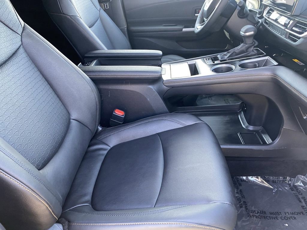 Certified 2025 Toyota Sienna XLE Woodland Edition image 17