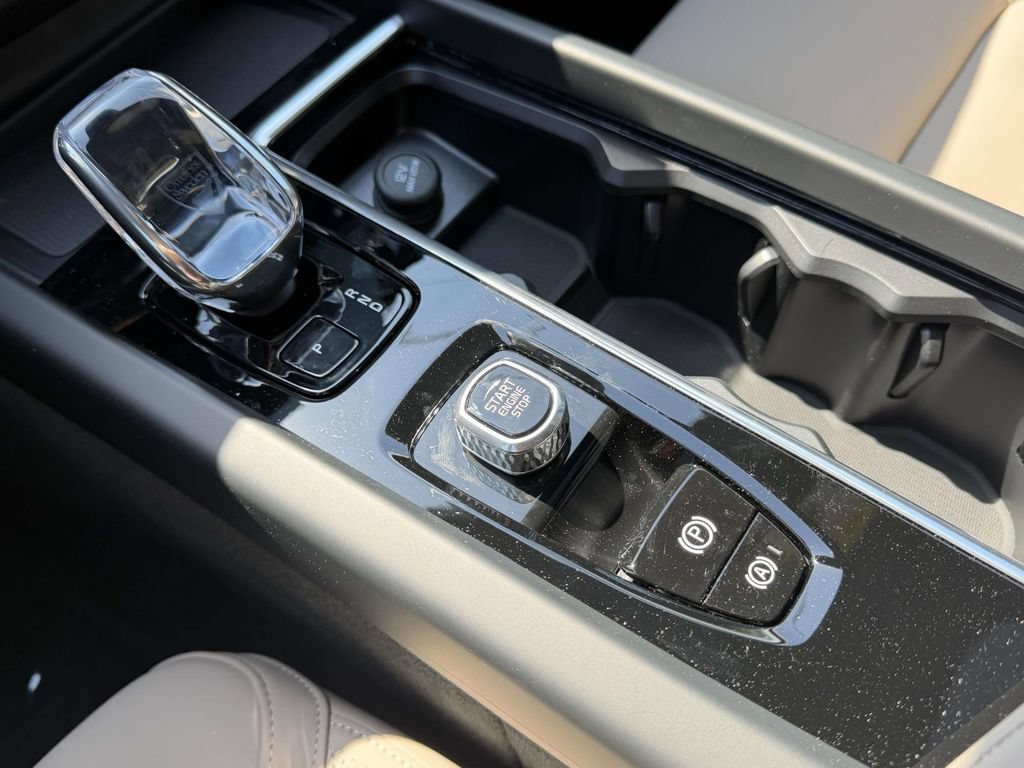 New 2026 Volvo XC60 B5 Core w/ Climate Package AWD/4WD image 6