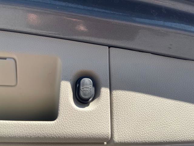 Used 2020 Cadillac Escalade Luxury w/ LPO, Radiant Package image 19