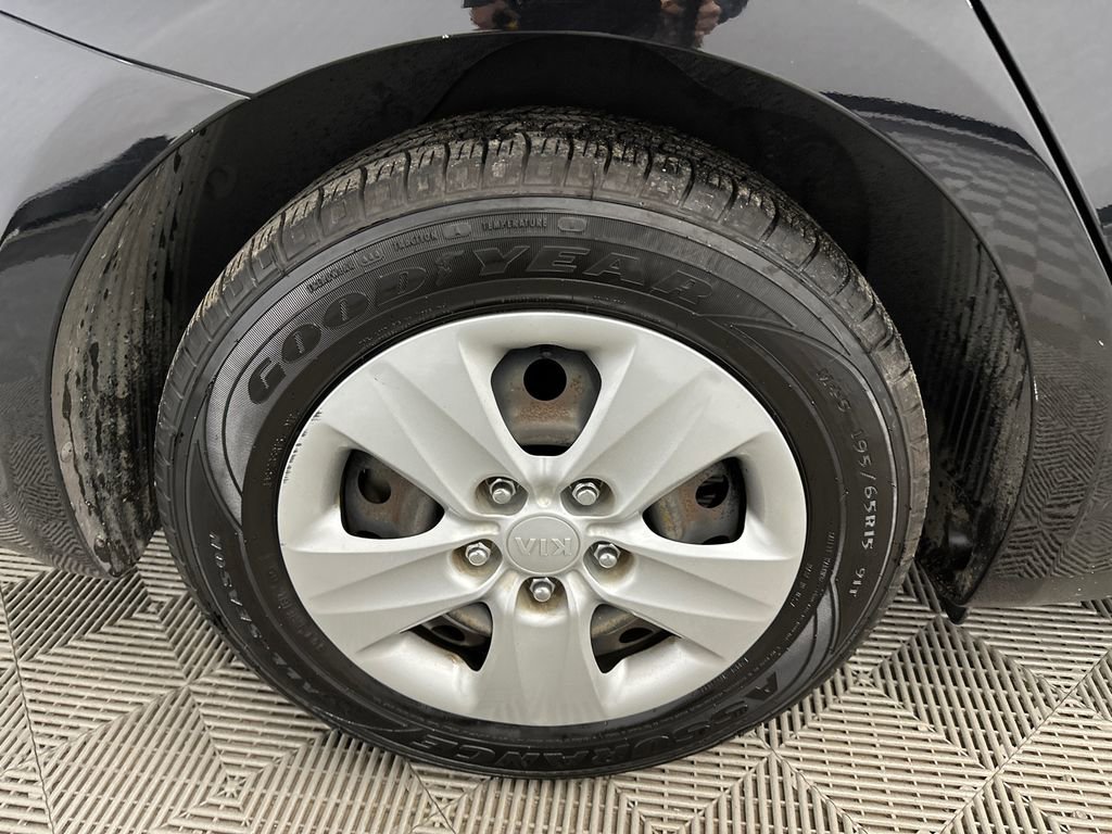 Used 2017 Kia Forte LX image 15