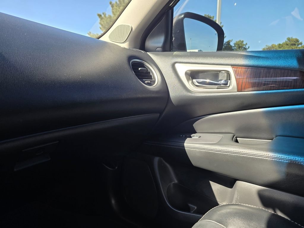Used 2016 Nissan Pathfinder Platinum AWD/4WD image 27