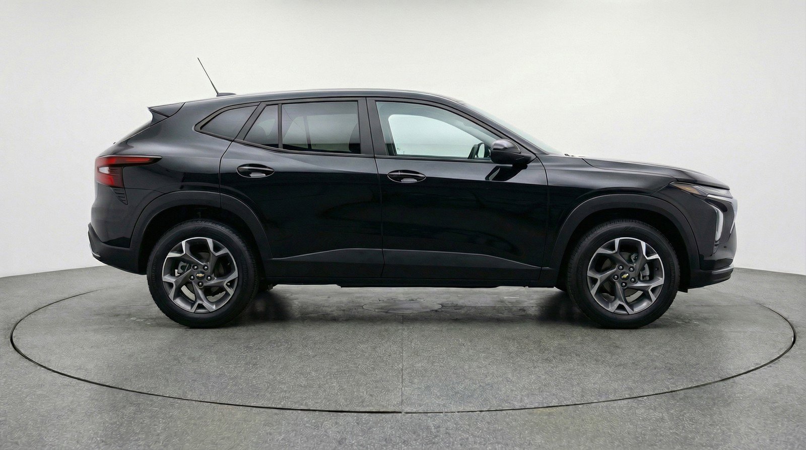 Used 2025 Chevrolet Trax LT w/ LT Convenience Package image 11