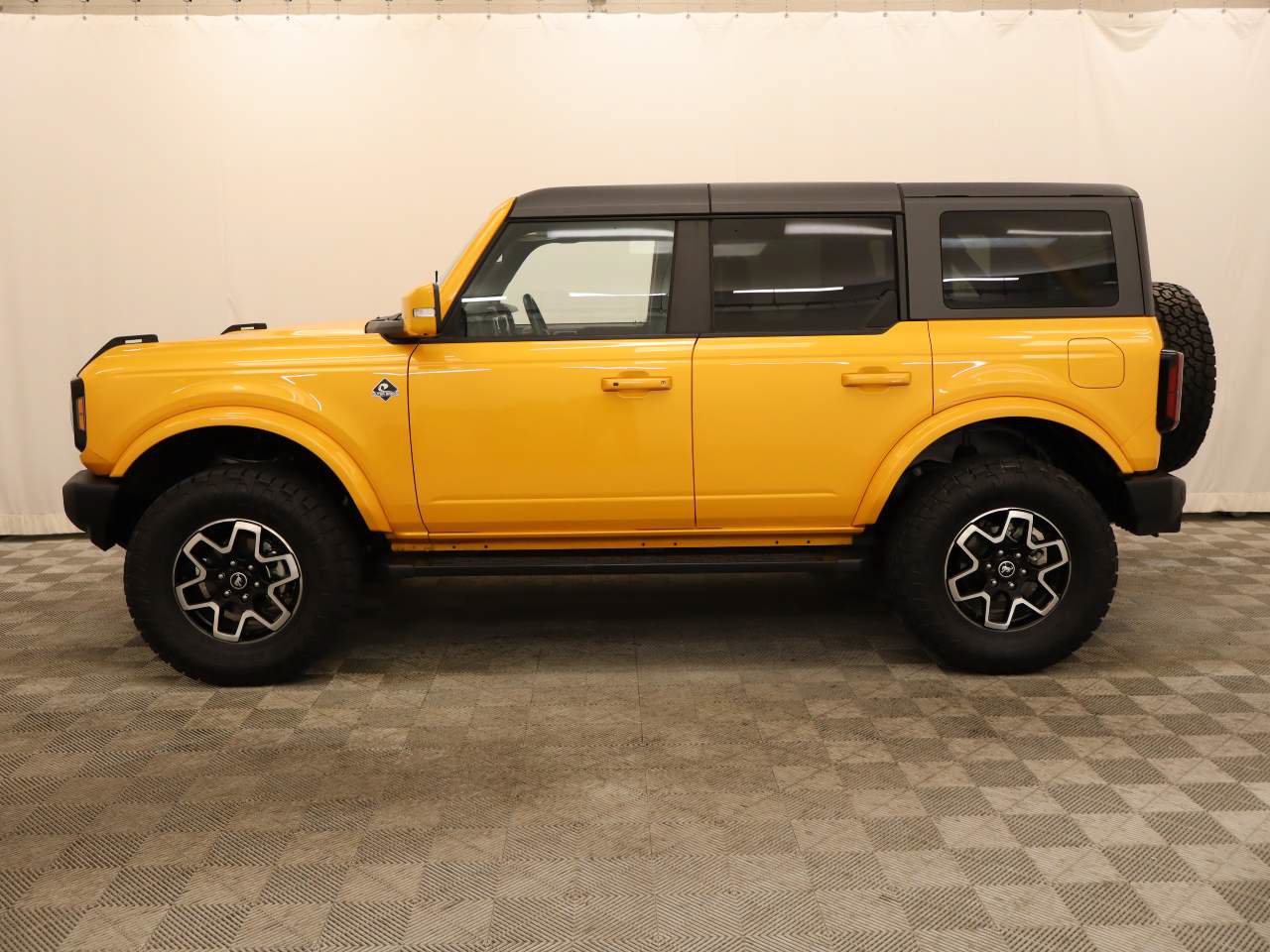 Used 2022 Ford Bronco Outer Banks AWD/4WD image 2