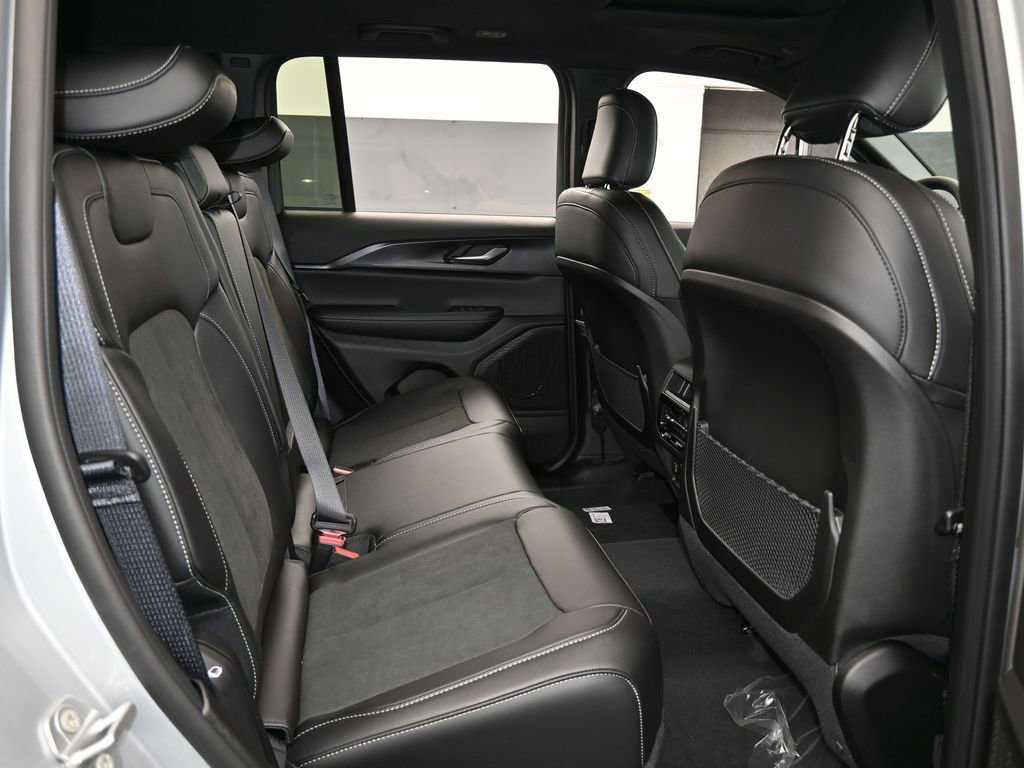 New 2025 Jeep Grand Cherokee Altitude image 35