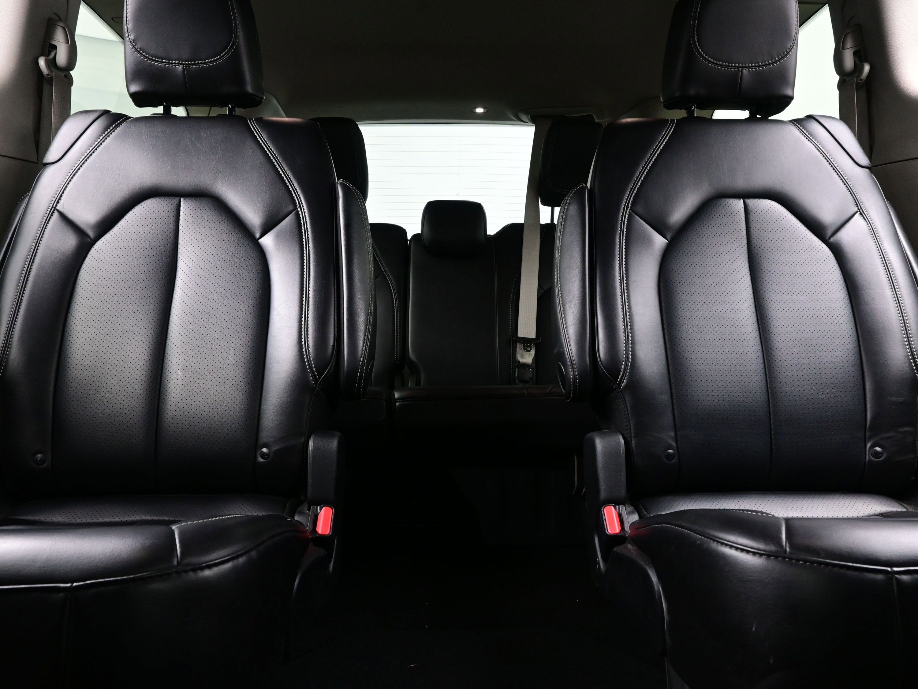 Used 2023 Chrysler Pacifica Touring-L image 16