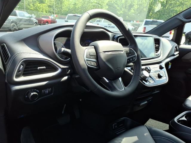 New 2027 Chrysler Pacifica Select FWD image 14