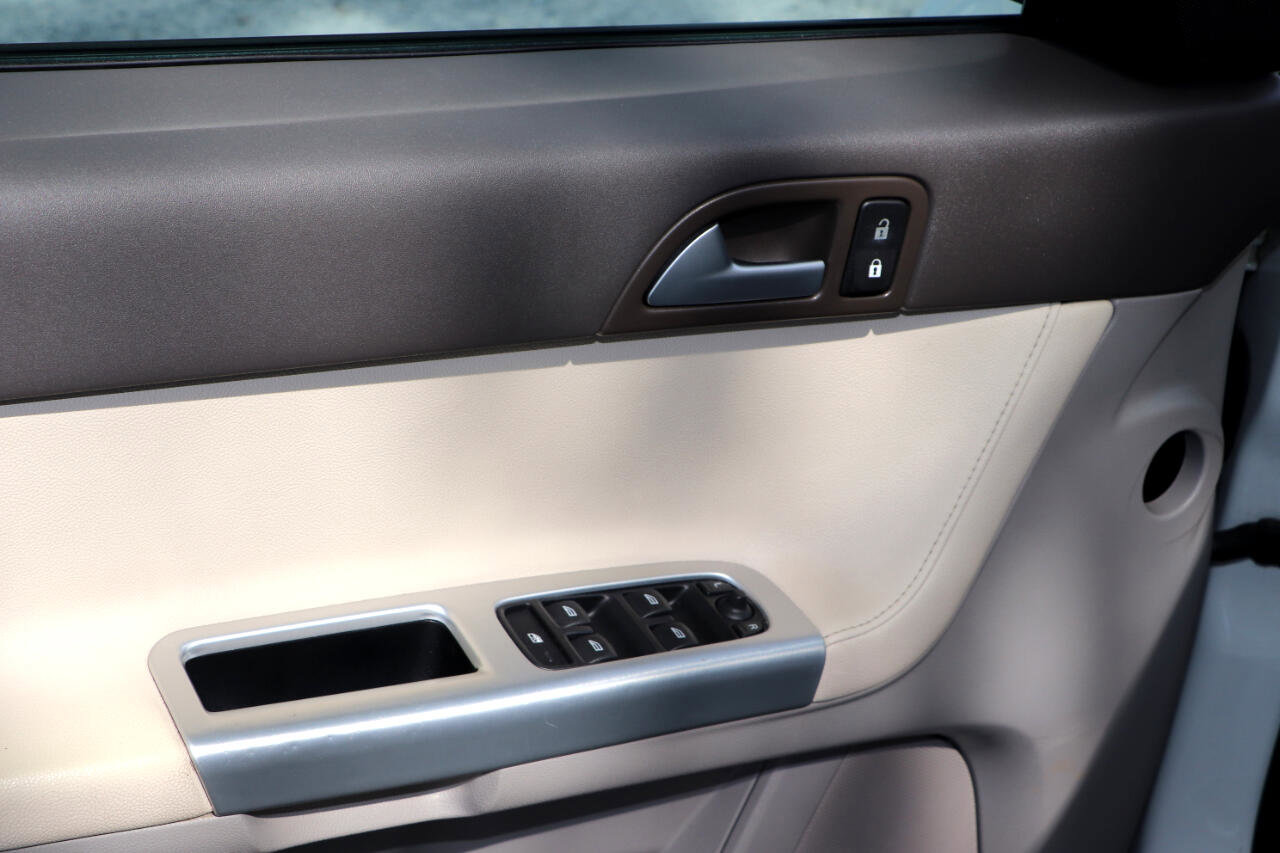 Used 2011 Volvo V50 T5 image 9