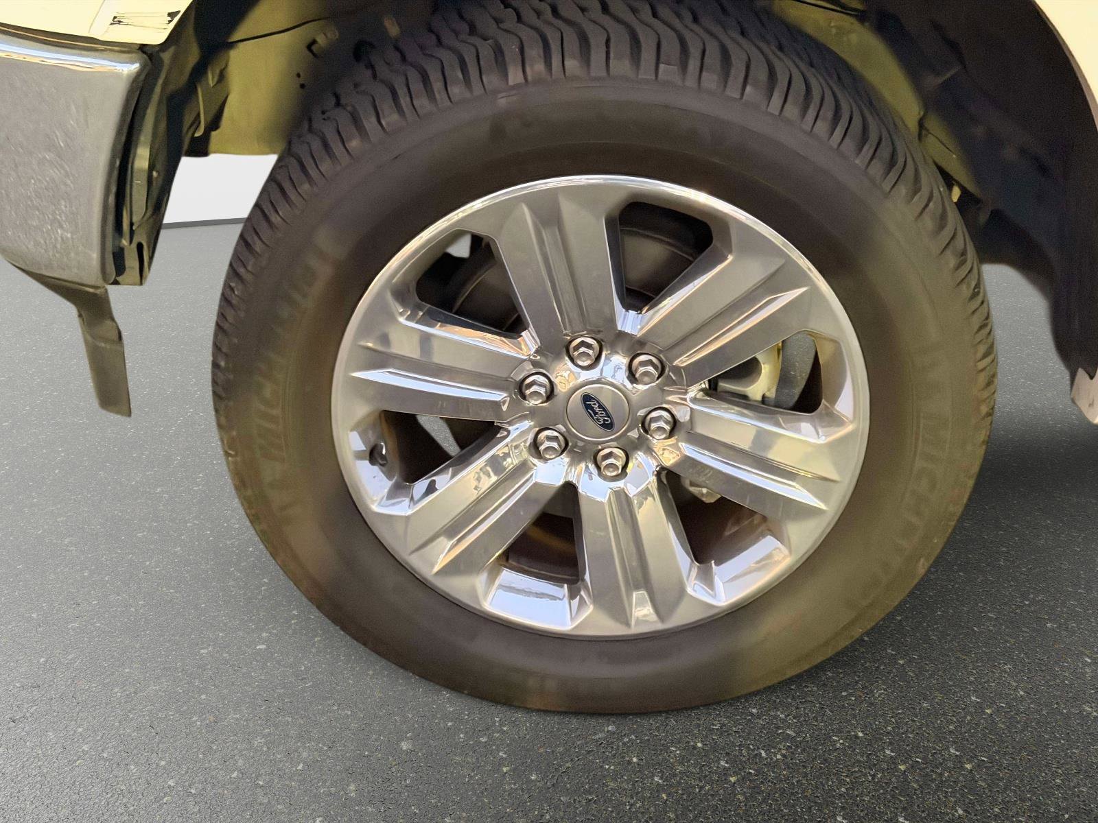 Used 2019 Ford F150 Lariat RWD image 9