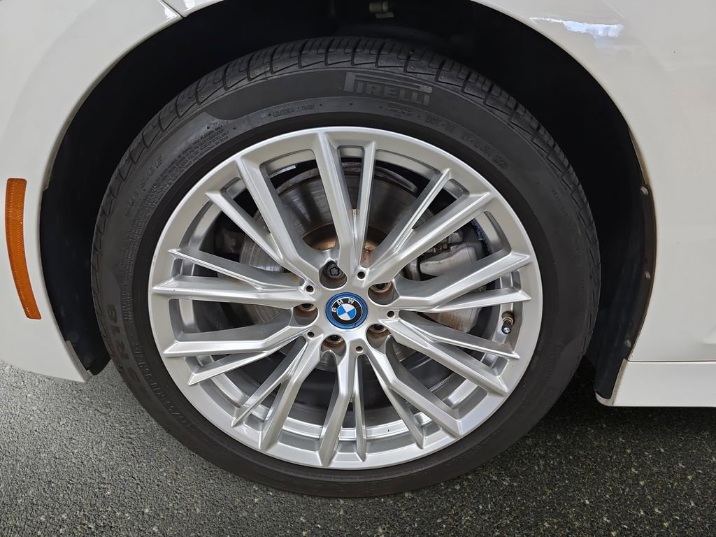 Used 2023 BMW 330e w/ Premium Package image 31