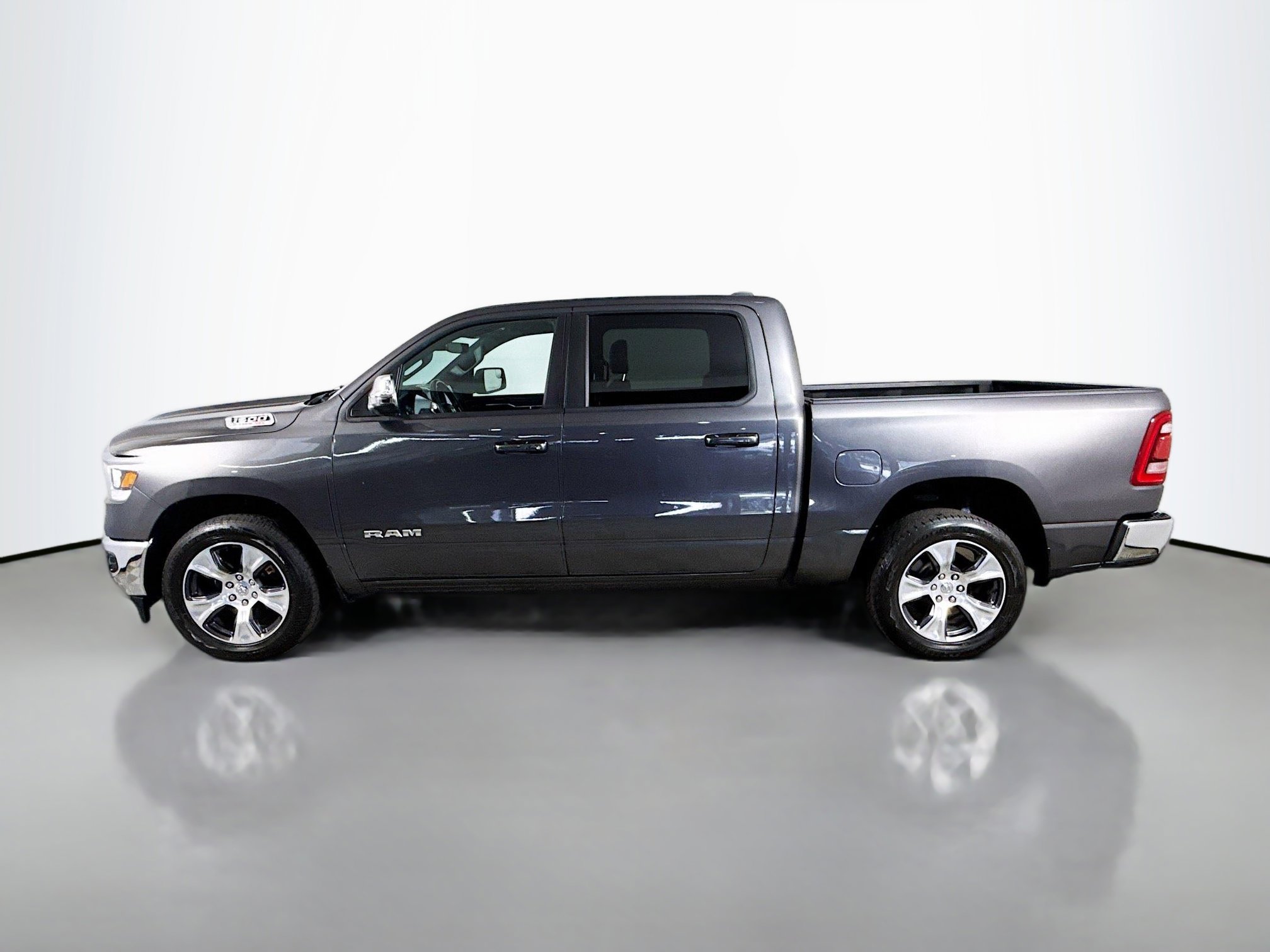 Used 2023 RAM 1500 Laramie AWD/4WD image 6