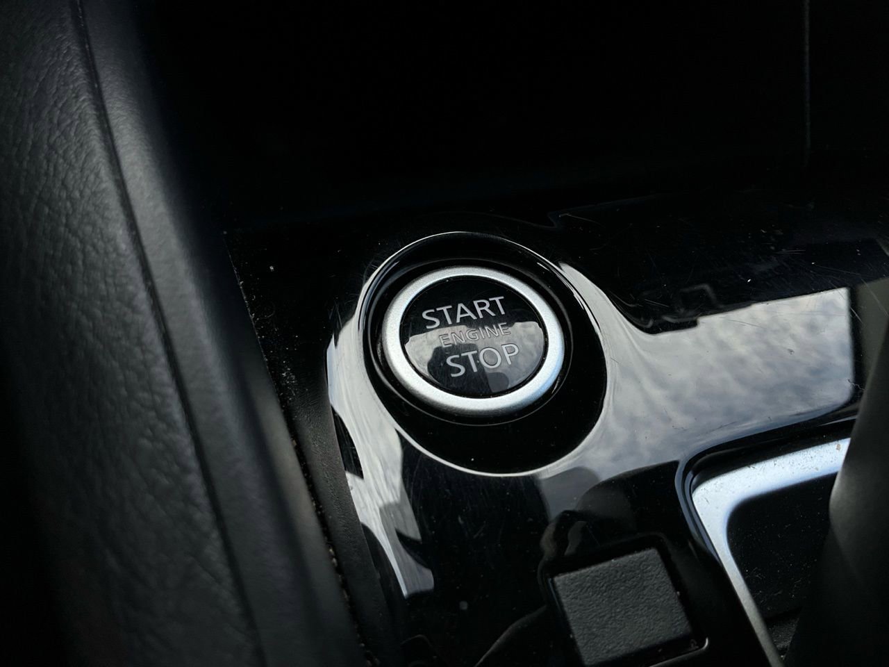 Used 2025 Nissan Versa SV image 22