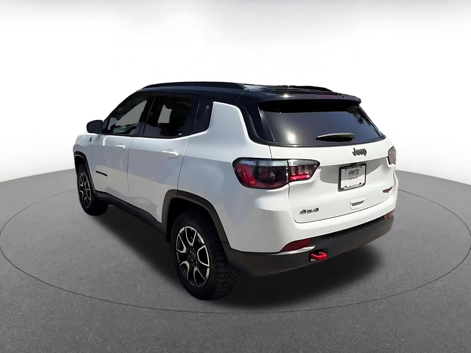 Used 2025 Jeep Compass Trailhawk AWD/4WD image 11