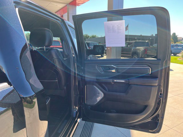 Used 2020 RAM 1500 Limited w/ Black Appearance Package AWD/4WD image 34