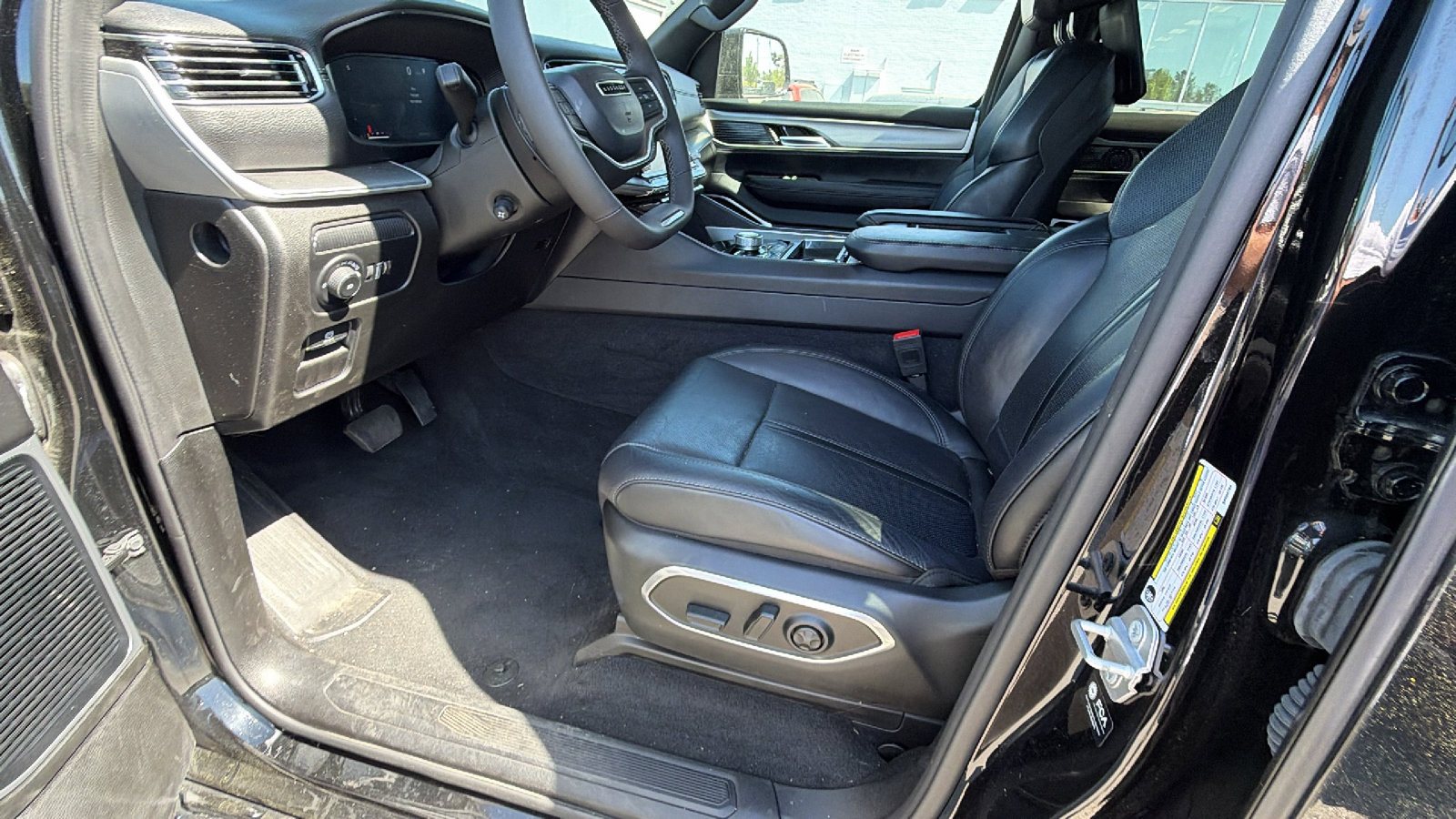 Used 2025 Jeep Wagoneer Series II w/ Premium Group I AWD/4WD image 16