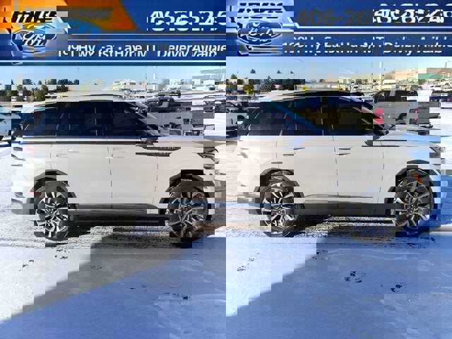 Used 2023 Lincoln Aviator Reserve w/ Class IV Trailer Tow Package image 2