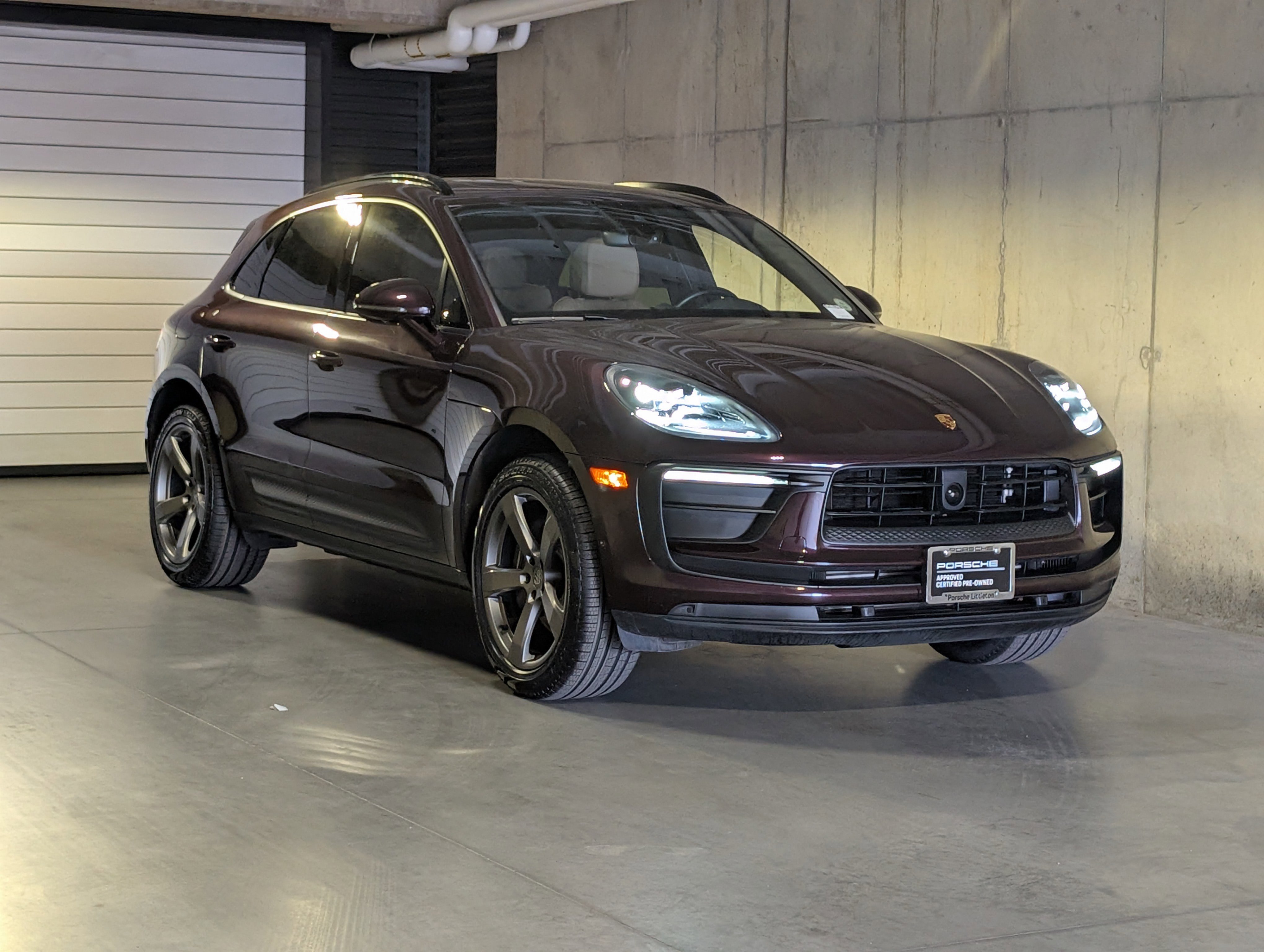Certified 2023 Porsche Macan image 9
