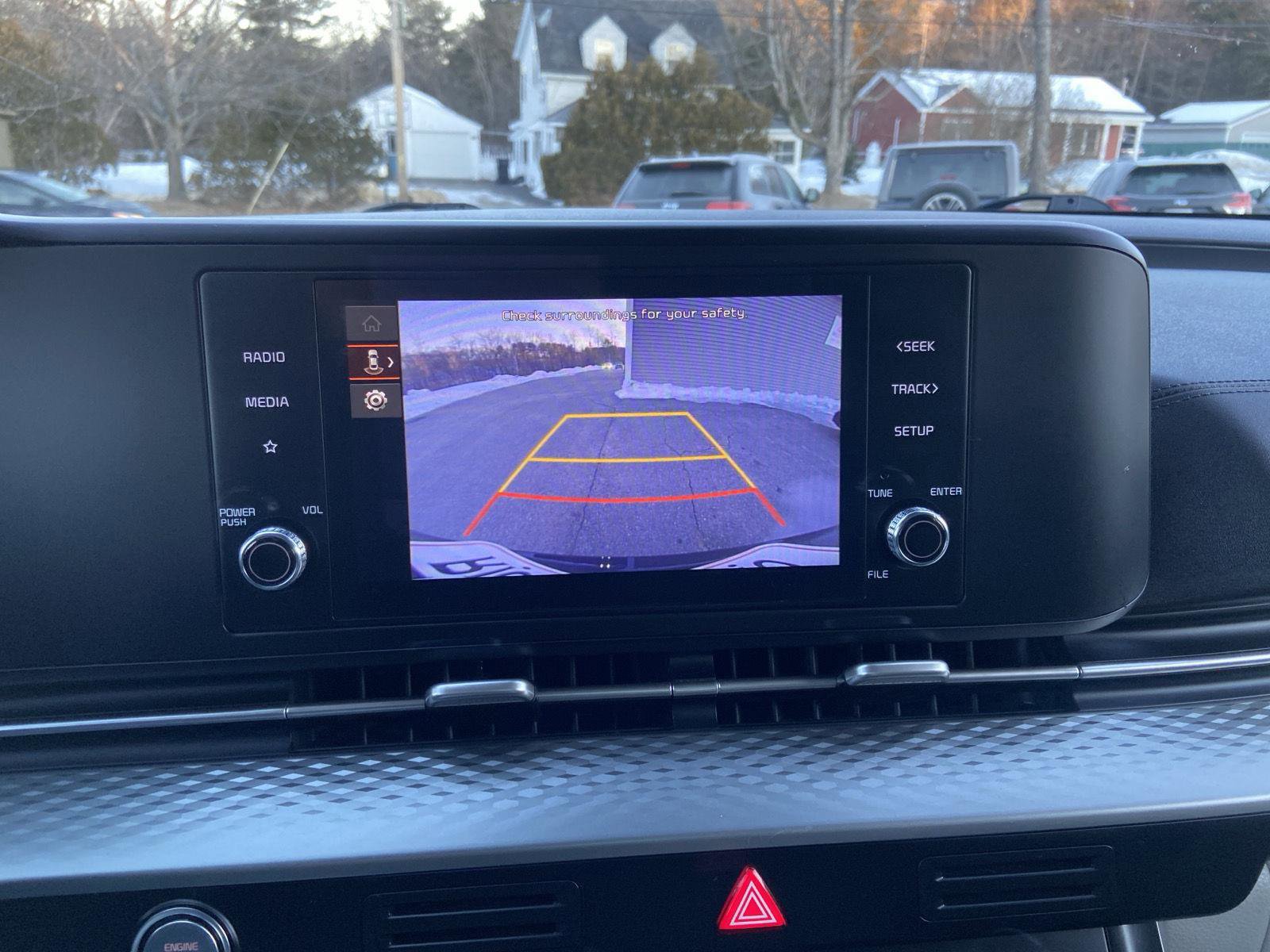 Used 2024 Kia Carnival LX image 20