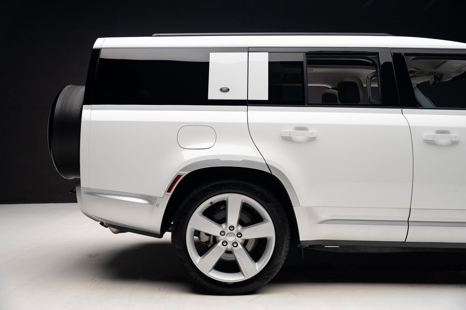 Used 2023 Land Rover Defender 130 First Edition image 37