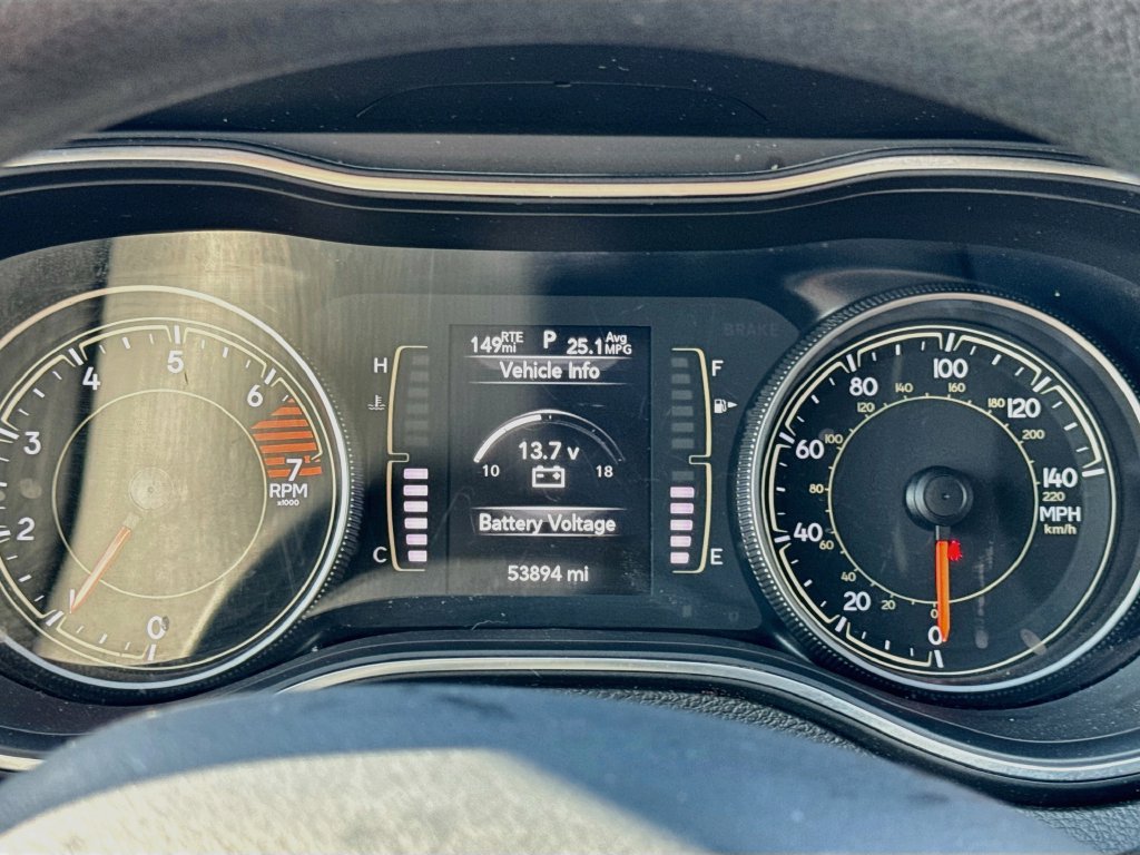 Used 2020 Jeep Cherokee Latitude FWD image 15