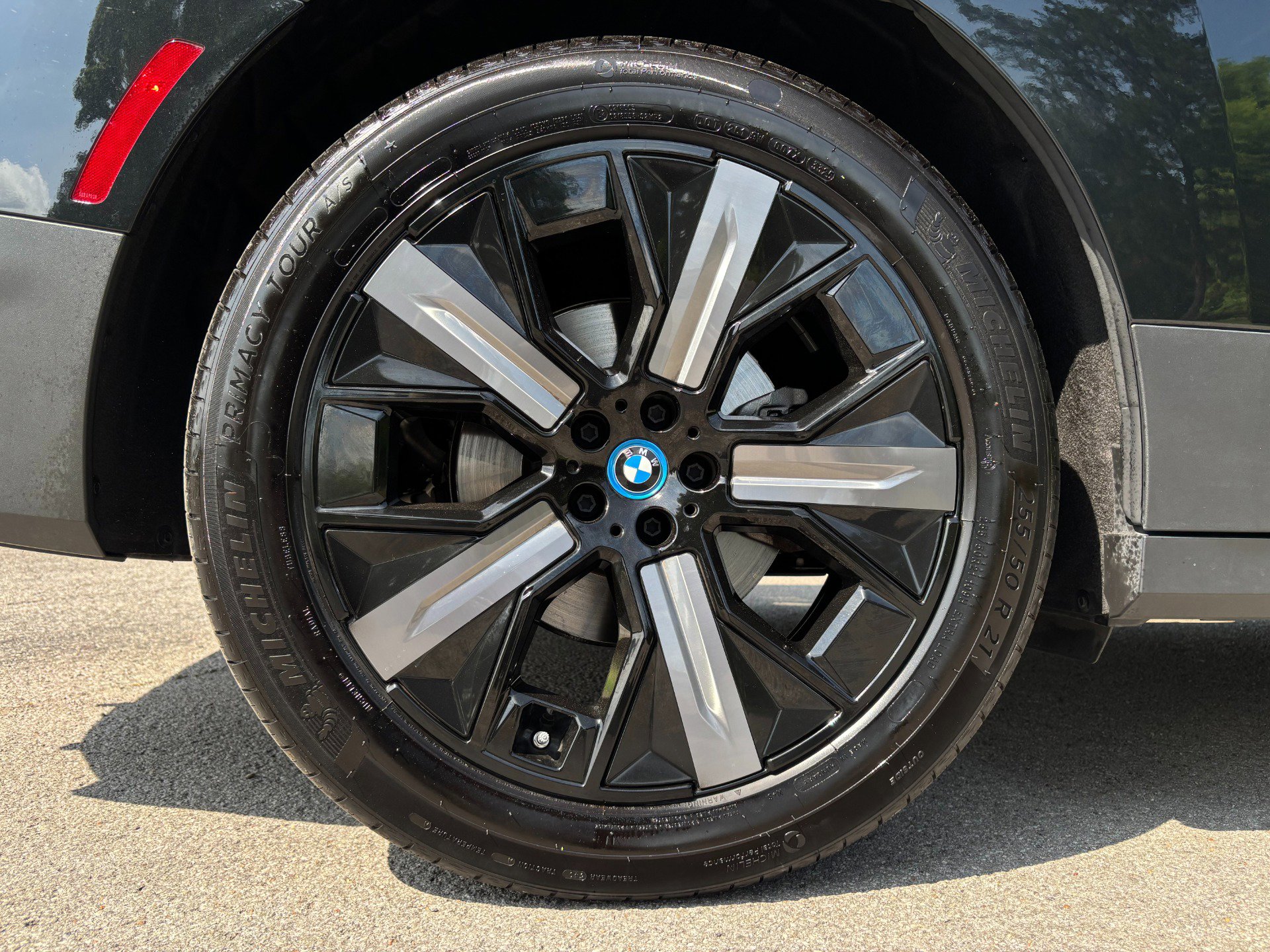 Used 2025 BMW iX xDrive50 AWD/4WD image 49