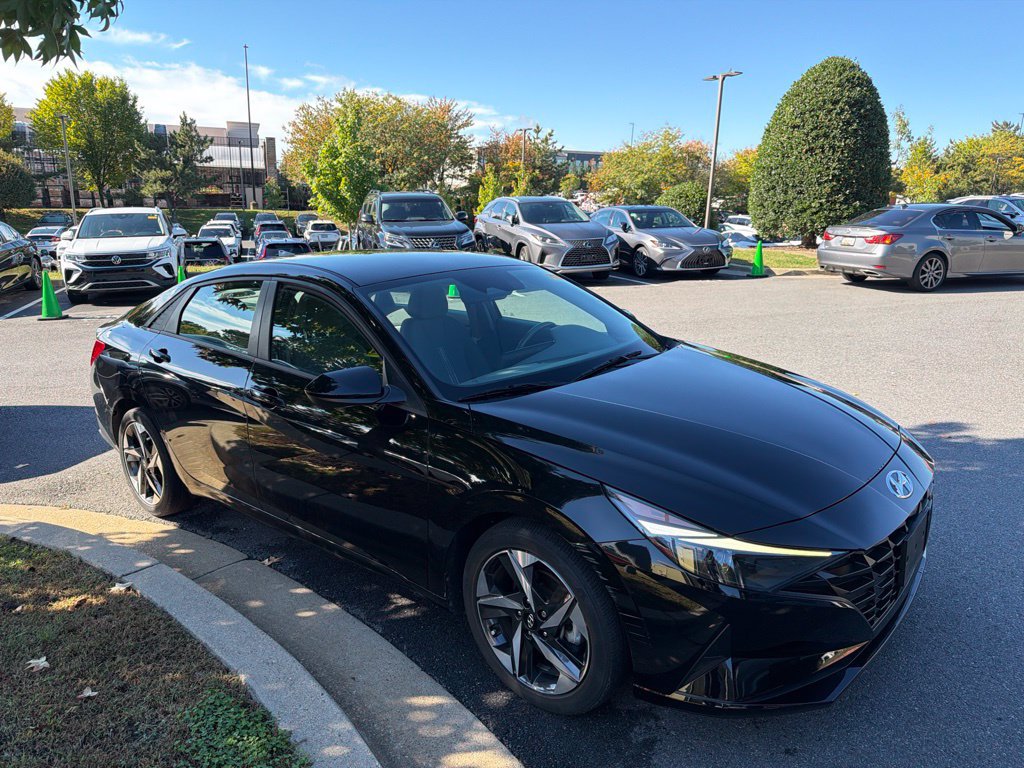 Used 2023 Hyundai Elantra SEL w/ Convenience Package FWD image 4
