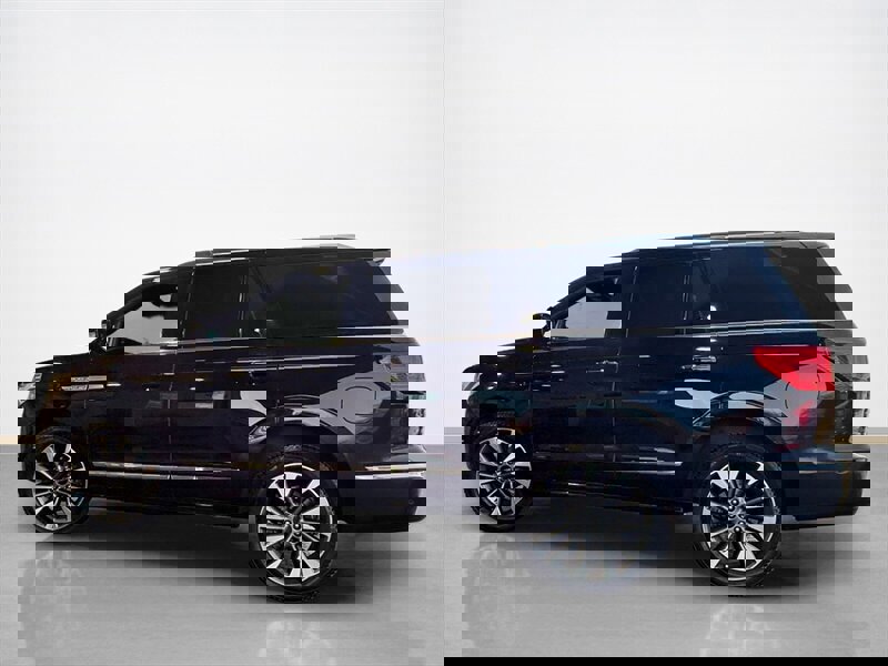 Used 2021 Lincoln Navigator Reserve w/ Luxury Package image 7