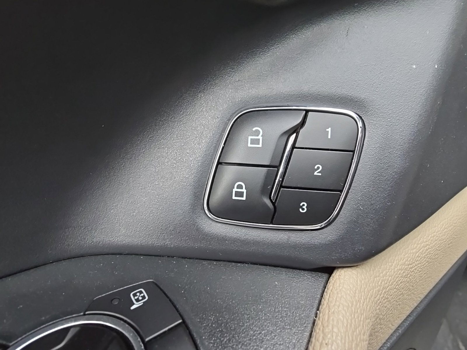 Used 2023 Ford Expedition Limited AWD/4WD image 10
