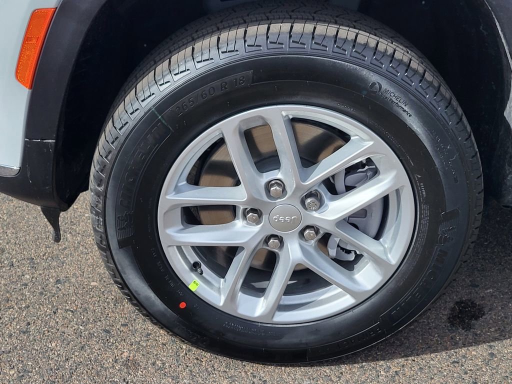 New 2026 Jeep Grand Cherokee L Laredo image 10