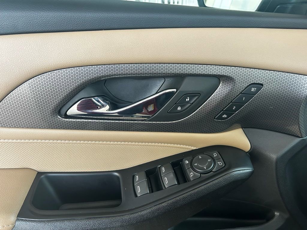 Used 2023 Chevrolet Traverse Premier image 12