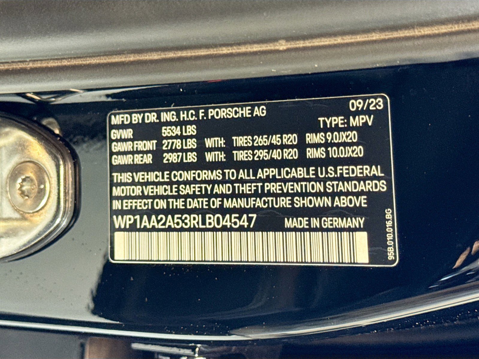 Certified 2024 Porsche Macan Turbo w/ Premium Plus Package image 26