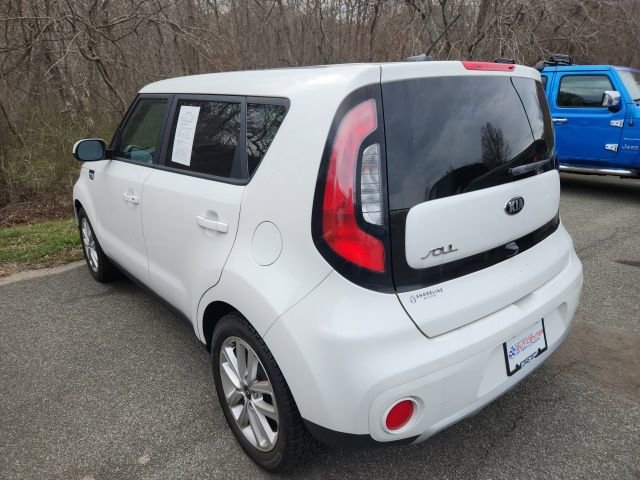 Used 2017 Kia Soul + image 5