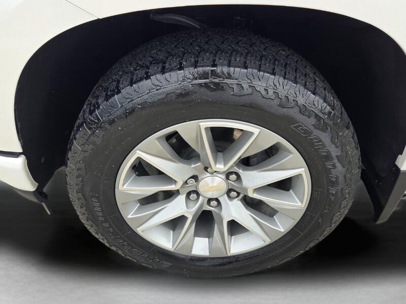 Used 2022 Chevrolet Silverado 1500 High Country w/ Z71 Off-Road Package AWD/4WD image 9